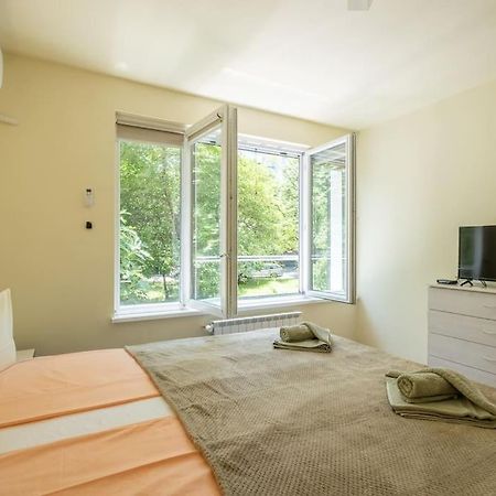 Top Location, Brand New 3 Bdrm Apt & Free Parking Sofia Exterior foto