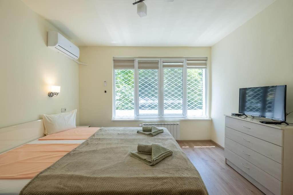Top Location, Brand New 3 Bdrm Apt & Free Parking Sofia Exterior foto